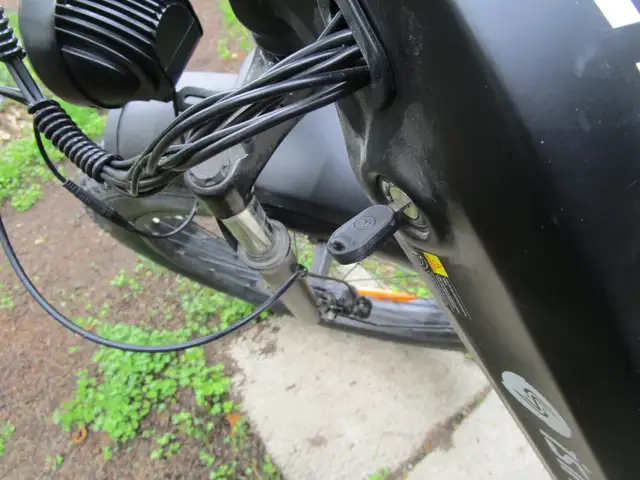 Practically New 26x4 Fat tire E-bike - must sell - Photo 10