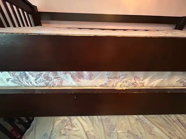 Bunk Bed - twin over full - Photo 3