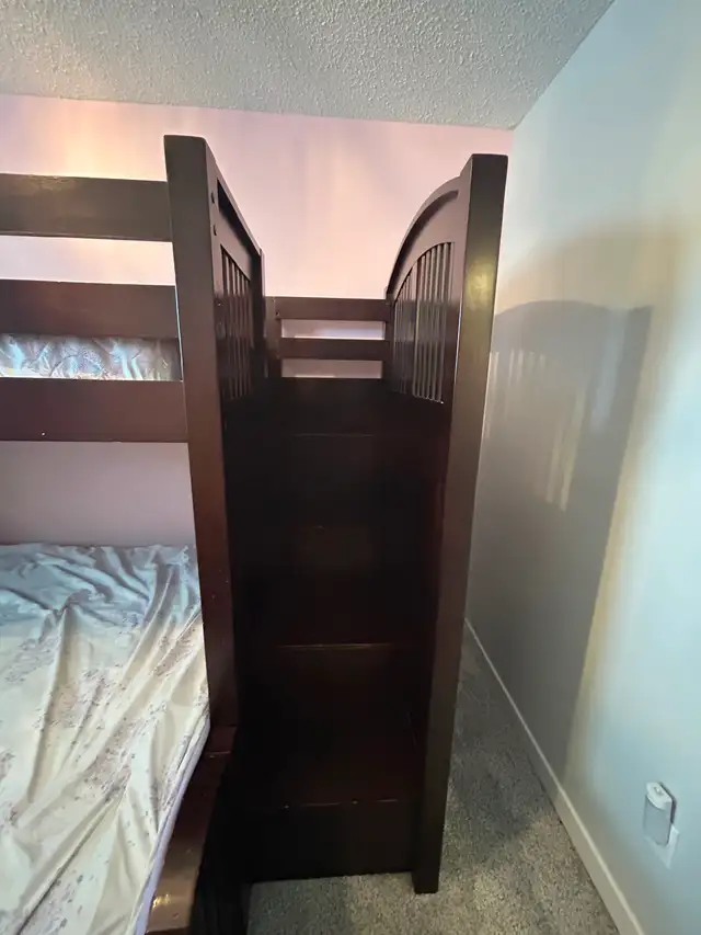 Bunk Bed - twin over full - Photo 4
