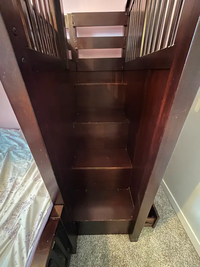 Bunk Bed - twin over full - Photo 7