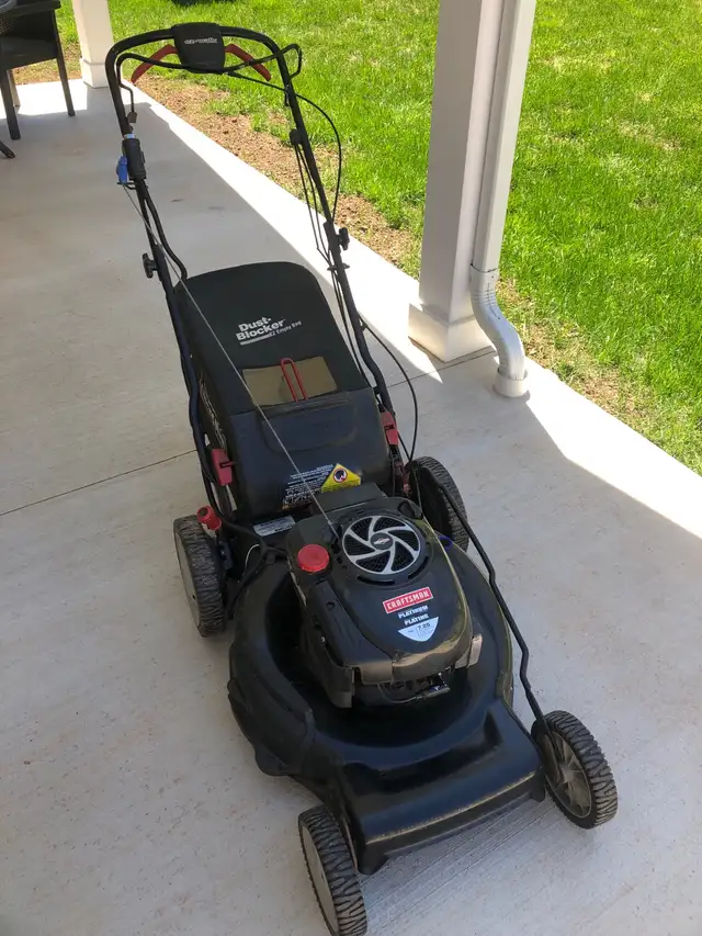 Self propelled lawnmower