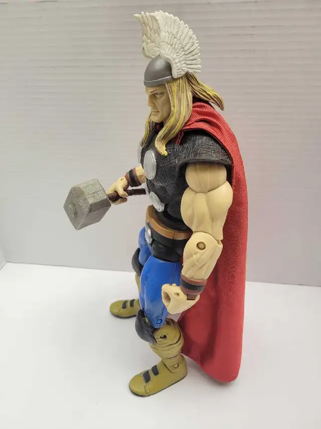 Marvel Icons Thor Figure - Photo 2