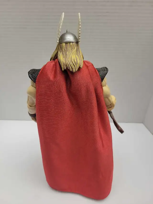 Marvel Icons Thor Figure - Photo 3