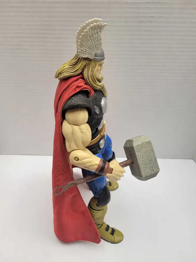 Marvel Icons Thor Figure - Photo 5