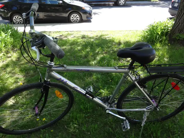 GRAND VÉLO HYBRIDE. VÉLOMANE, TOUTE ALUMINIUM. 21 VITESSES. - Photo 5