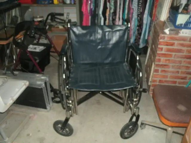 HEAVY DUTY WHEEL CHAIR AND SHOWER BENCH - Photo 4