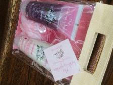 COFFRE CADEAU NEUF JASMINE:LOTION HYDRATANTE,GEL MOUSSANT ÉPONGE - Photo 3