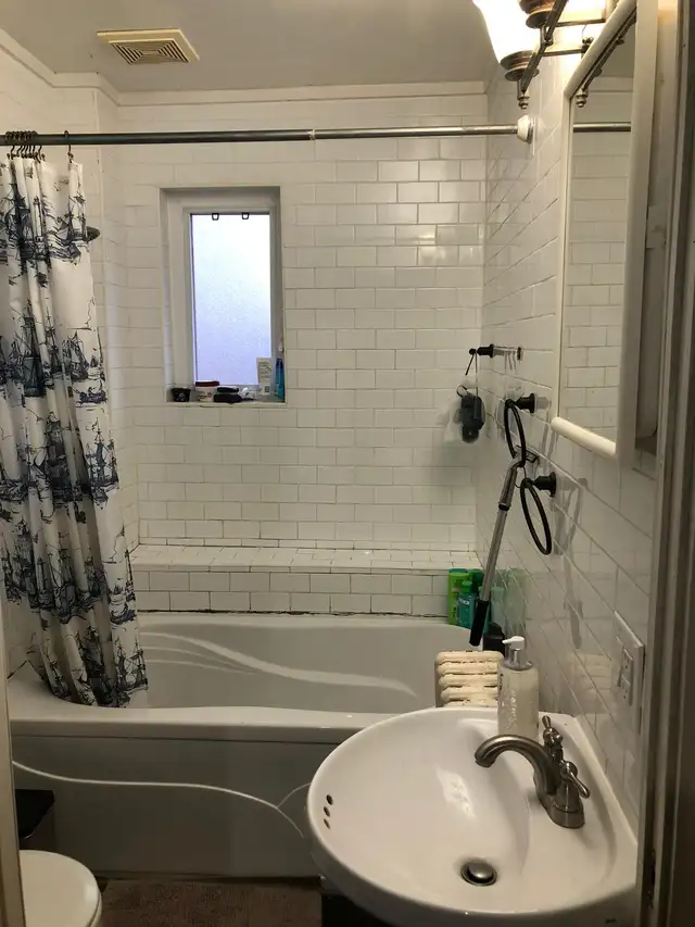 3 Bdrm House-Oakwood LRT/St. Clair W. & Cedarvale Subways - Photo 2
