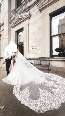 ROBE DE MARRIAGE BLANC GRANDEUR 10 GLOVES VOILE VOIR PHOTO 5000$