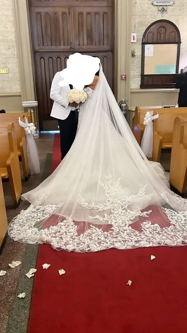 ROBE DE MARRIAGE BLANC GRANDEUR 10 GLOVES VOILE VOIR PHOTO 5000$ - Photo 2