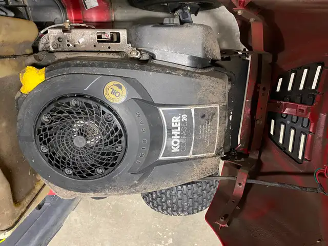 Toro riding lawnmower - Photo 4