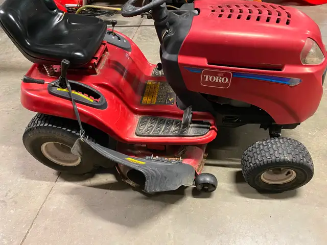 Toro riding lawnmower - Photo 5