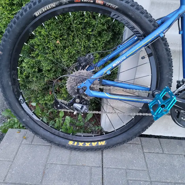 Kona Splice mountain bike with disc brakes - Photo 3