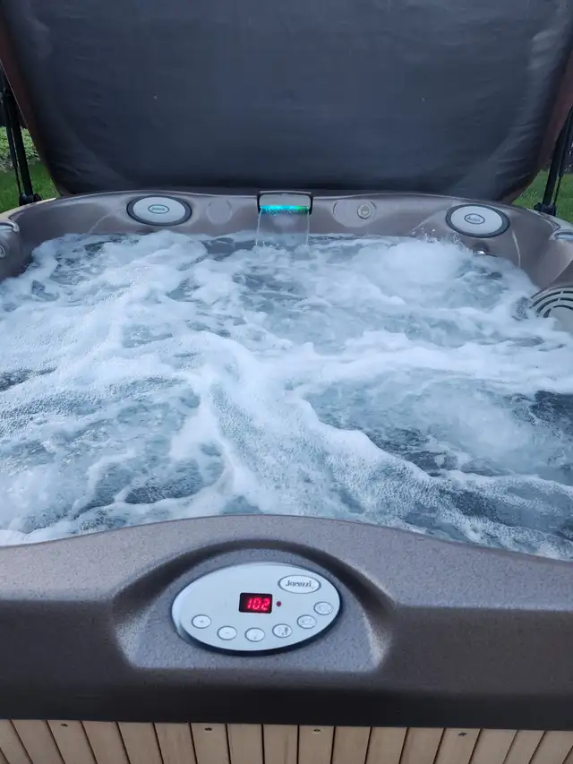 JACCUZZI 335
