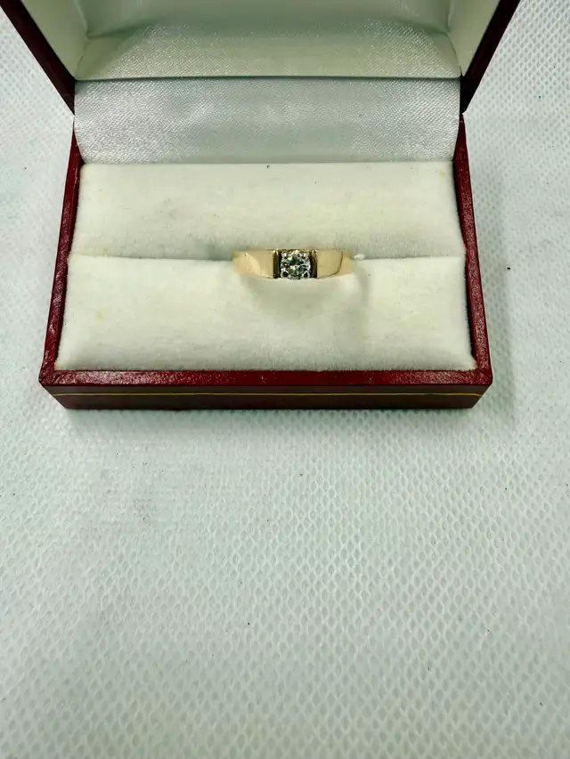 Women's 14K Gold Engagement Ring with Solitaire Diamond~Size 8