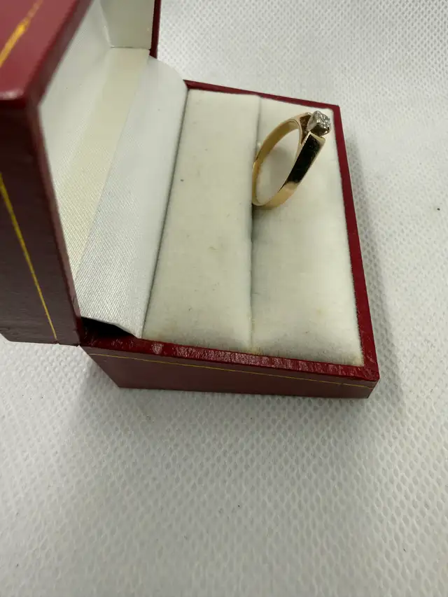 Women's 14K Gold Engagement Ring with Solitaire Diamond~Size 8 - Photo 3