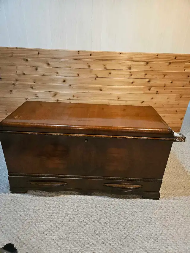 Vintage real Red wood cedar chest