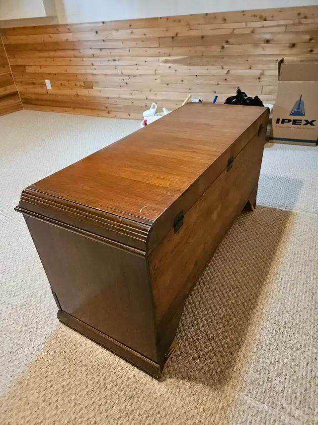 Vintage real Red wood cedar chest - Photo 3