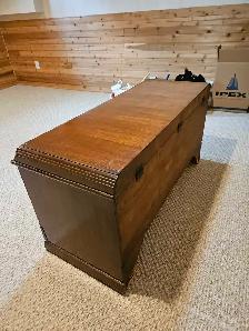 Vintage real Red wood cedar chest - Photo 3
