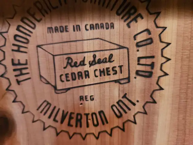 Vintage real Red wood cedar chest - Photo 6