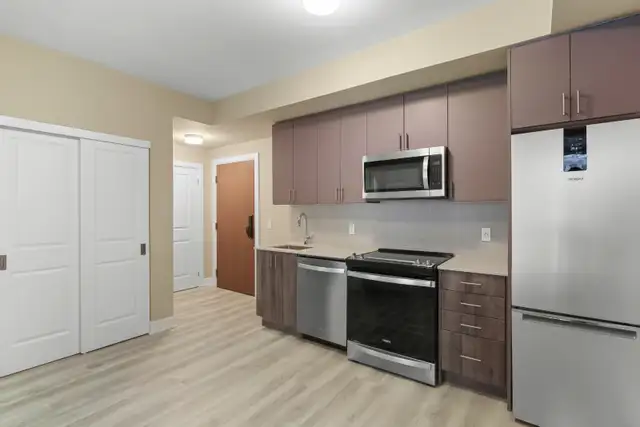 Modern 1-Bedroom Condo for Rent – Oakville, Ontario | $2,100/Mon - Photo 3