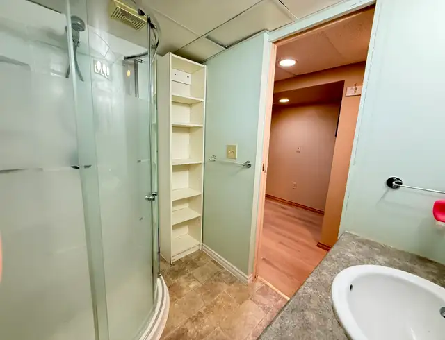 $1,550 – Newly Renovated 2-br Basement Suite in Royal Garden - Photo 3