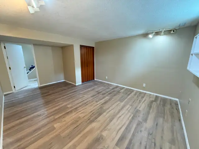$1,550 – Newly Renovated 2-br Basement Suite in Royal Garden - Photo 5