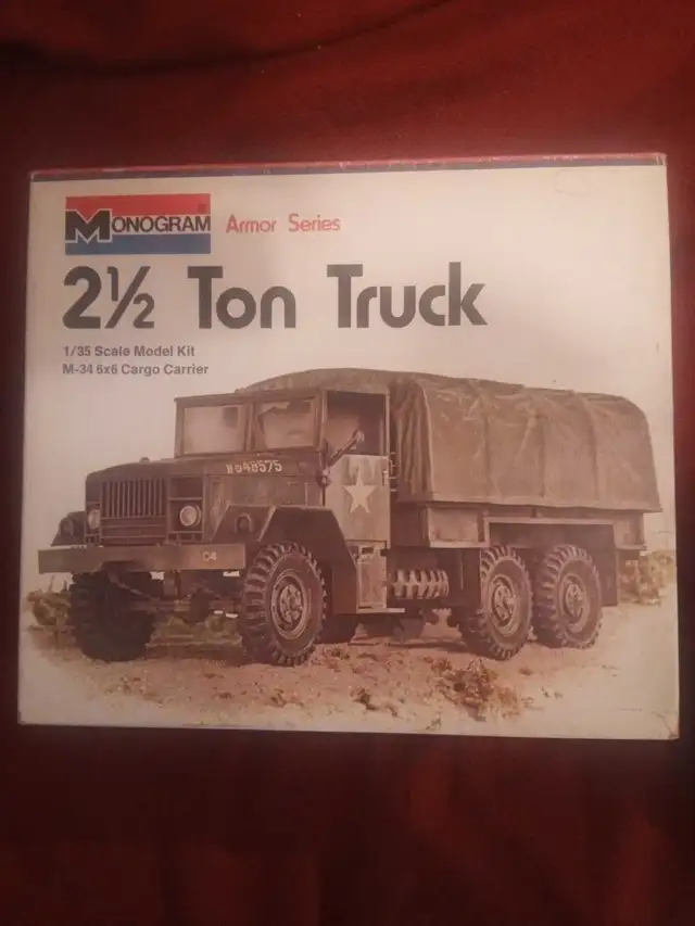 Monogram armor series 2 1/2 Ton truck model kit