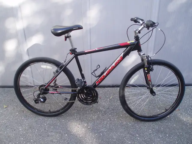 BICYCLE .  MOUNTAIN BIKE - TEEN / ADULT