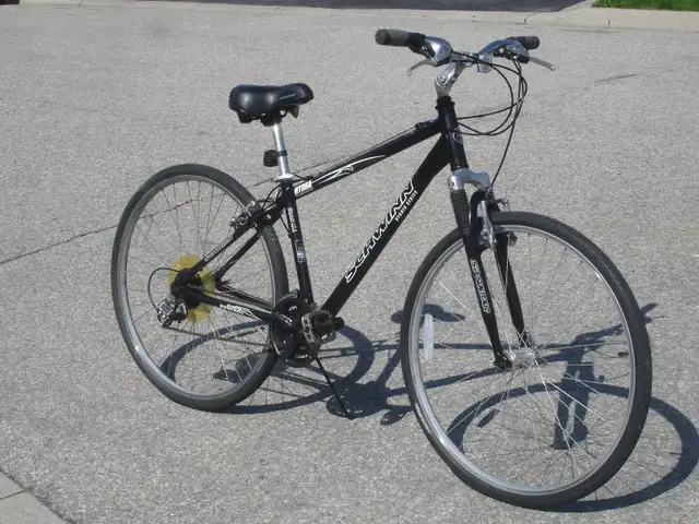 ALL ALUMINUM 700C SCHWINN HYBRID SERIES 24 SPD WITH SUSPENSION!