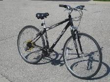ALL ALUMINUM 700C SCHWINN HYBRID SERIES 24 SPD WITH SUSPENSION!