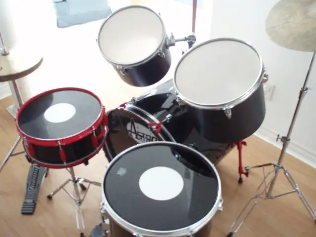 DRUM SET  - COMPLETE SET UP - Photo 2