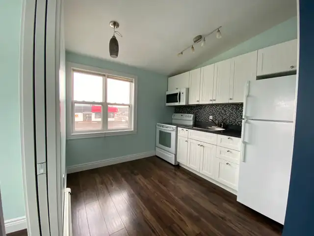 Charlottetown 2-Bedroom apartment for rent on Univer. No Parking - Photo 2
