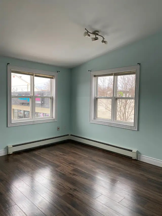 Charlottetown 2-Bedroom apartment for rent on Univer. No Parking - Photo 9