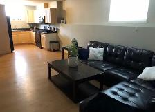 Quality  2-Bedroom Suite with Private Driveway & 6 Applian - Photo 2