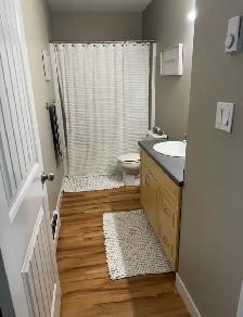 Quality  2-Bedroom Suite with Private Driveway & 6 Applian - Photo 6