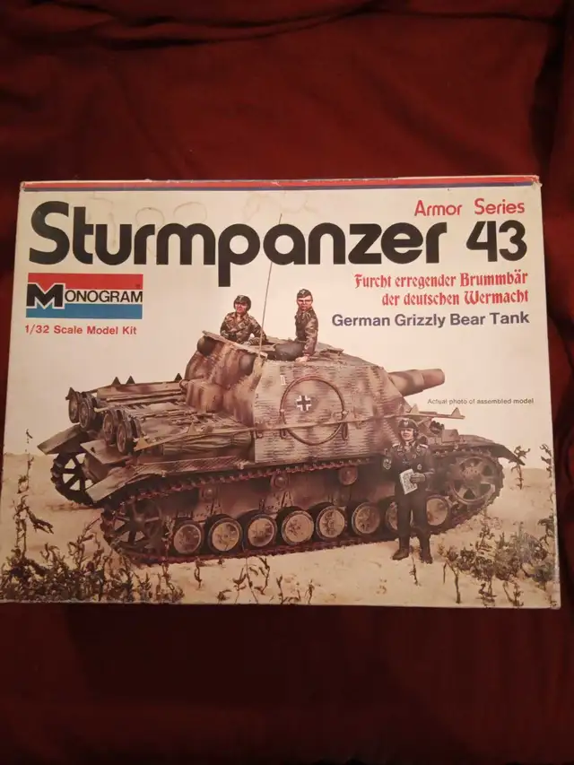 Monogram Sturmpanzer 43 model kit