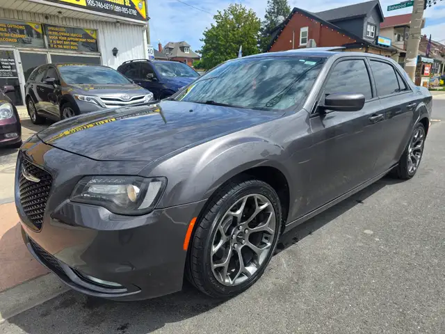 2016 Chrysler 300 - Photo 3