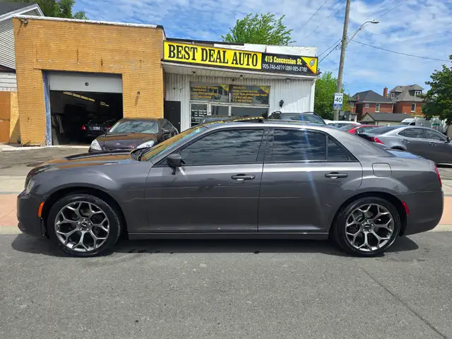 2016 Chrysler 300 - Photo 4