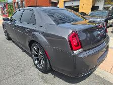 2016 Chrysler 300 - Photo 5