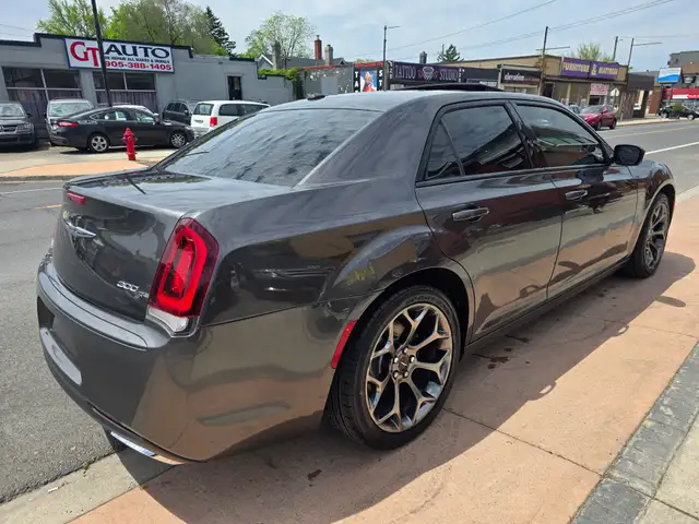2016 Chrysler 300 - Photo 7