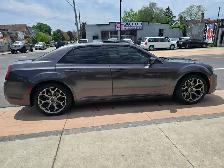 2016 Chrysler 300 - Photo 8