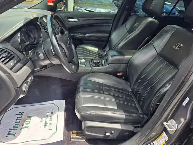 2016 Chrysler 300 - Photo 9