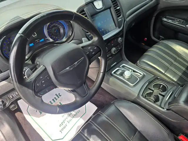 2016 Chrysler 300 - Photo 11