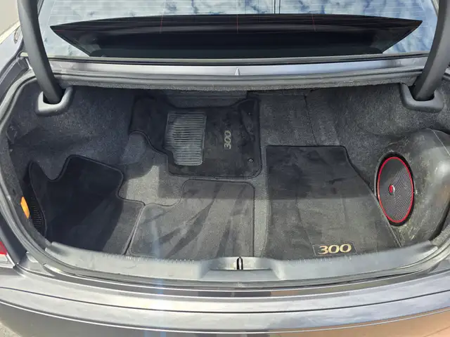 2016 Chrysler 300 - Photo 14