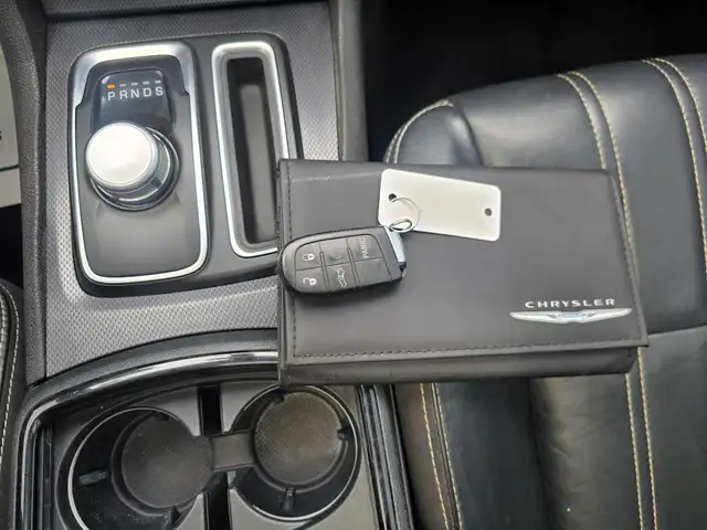 2016 Chrysler 300 - Photo 17