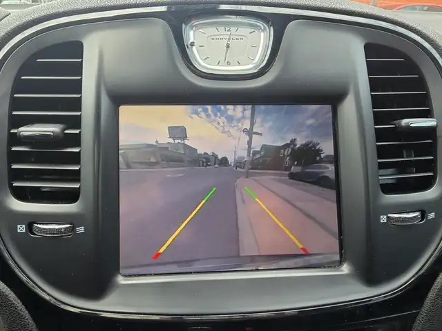 2016 Chrysler 300 - Photo 18