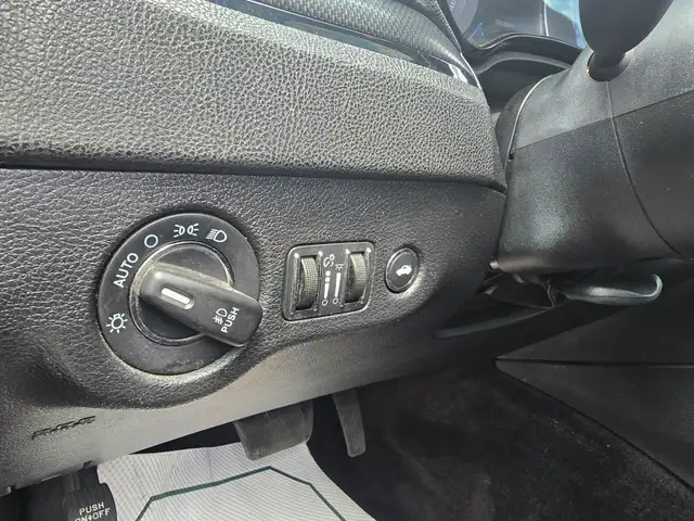 2016 Chrysler 300 - Photo 19