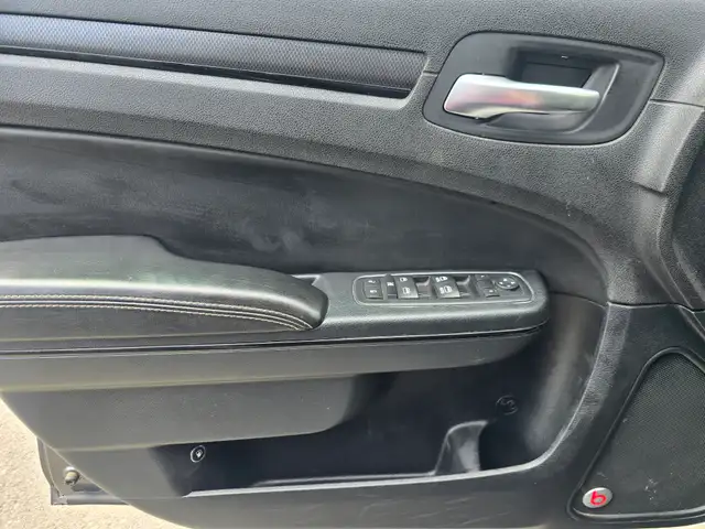 2016 Chrysler 300 - Photo 20
