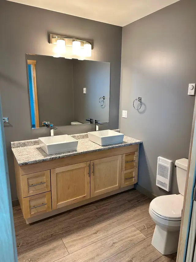 Beautiful like new top floor rental - Photo 6